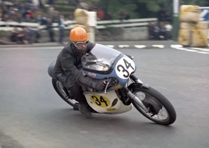 Framed Print : David Foulkes (Norton) 1971 Senior TT Framed Print : David Foulkes (Norton) 1971 Senior TT
