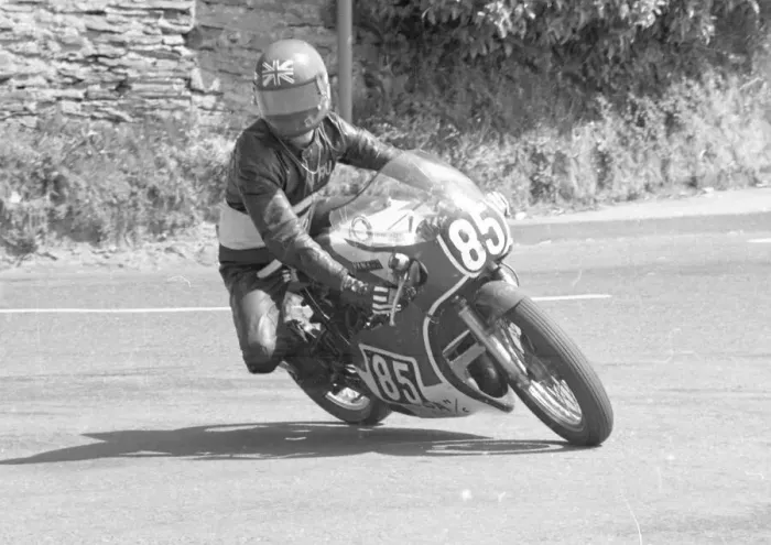 Framed Print : David Greenham (Yamaha) 1983 Formula Two TT Framed Print : David Greenham (Yamaha) 1983 Formula Two TT