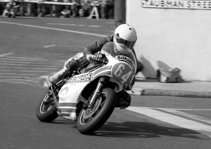 Framed Print : David Griffith (Yamaha) 1984 Formula Two TT Framed Print : David Griffith (Yamaha) 1984 Formula Two TT