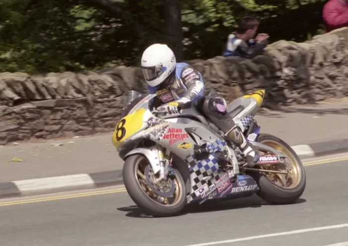 Framed Print : David Jefferies at Quarter Bridge: 1998 Senior TT Framed Print : David Jefferies at Quarter Bridge: 1998 Senior TT