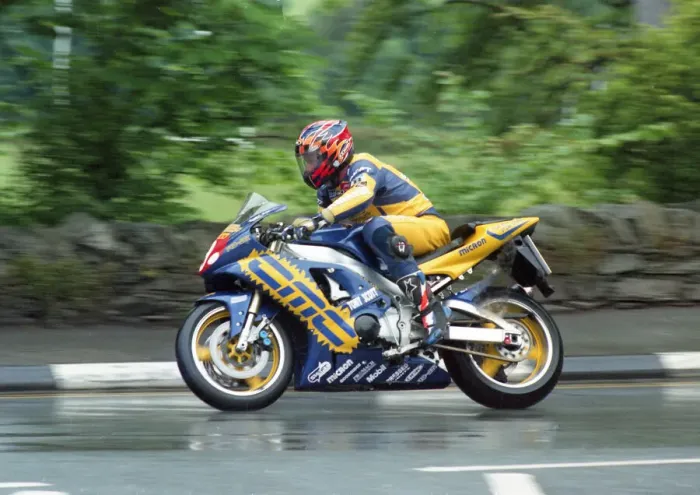 Framed Print : David Jefferies (Yamaha) 2000 Production TT Framed Print : David Jefferies (Yamaha) 2000 Production TT