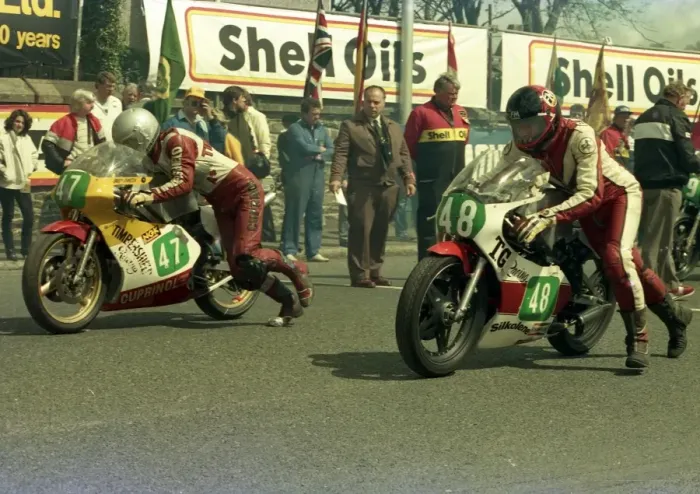 Framed Print : David Johnston (ECM) and Raymond Campbell (Yamaha) 1986 Junior TT Framed Print : David Johnston (ECM) and Raymond Campbell (Yamaha) 1986 Junior TT