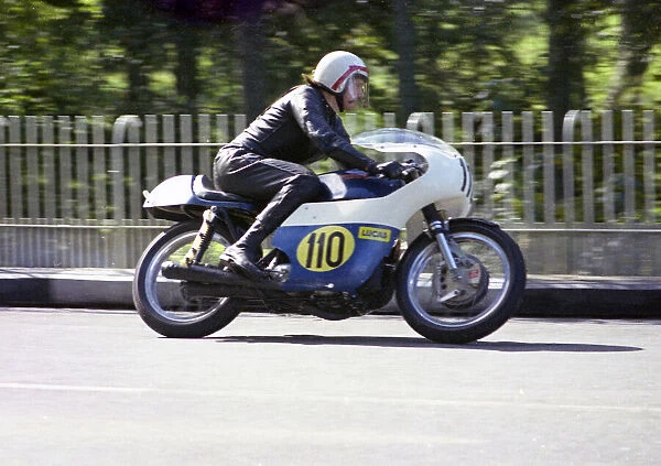 David Kirby (Triumph) 1972 Senior Manx Grand Prix