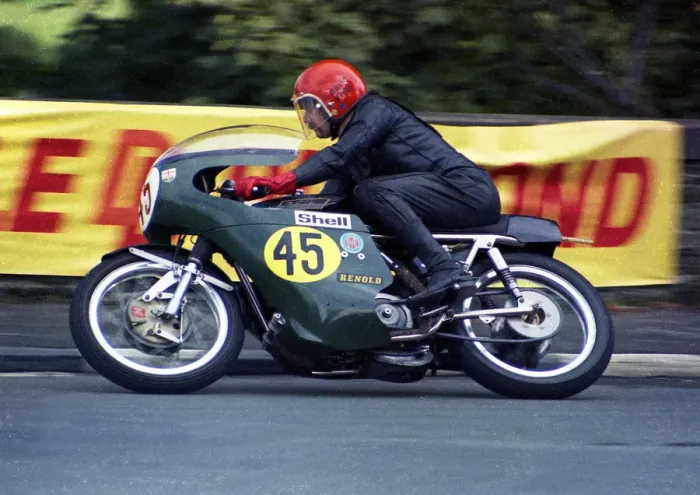 Framed Print : David Kirby (Velocette Metisse) 1974 Senior Manx Grand Prix Framed Print : David Kirby (Velocette Metisse) 1974 Senior Manx Grand Prix