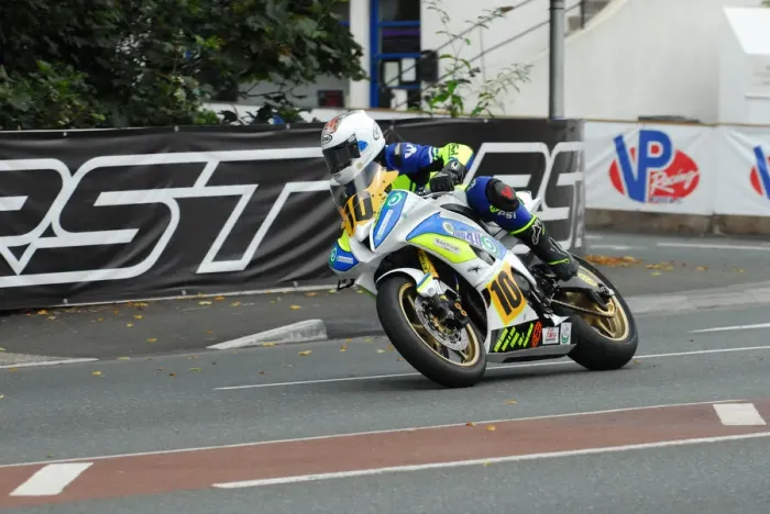 Framed Print : David Lumsden (Yamaha) 2015 Senior Manx Grand Prix