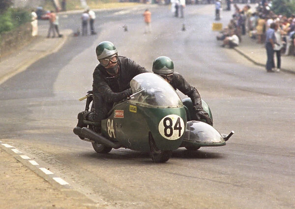 David North & David Bickley (Greenwood Triumph) 1970 500 Sidecar TT