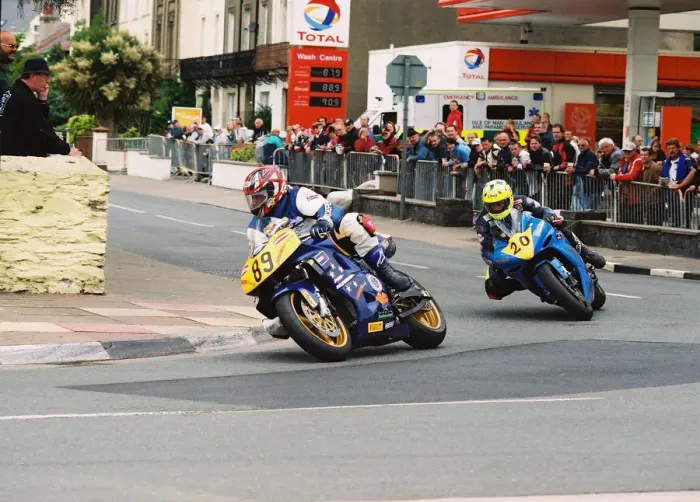 Framed Print : David Paredes (Suzuki) and Nigel Beattie (Yamaha) 2004 Senior TT Framed Print : David Paredes (Suzuki) and Nigel Beattie (Yamaha) 2004 Senior TT