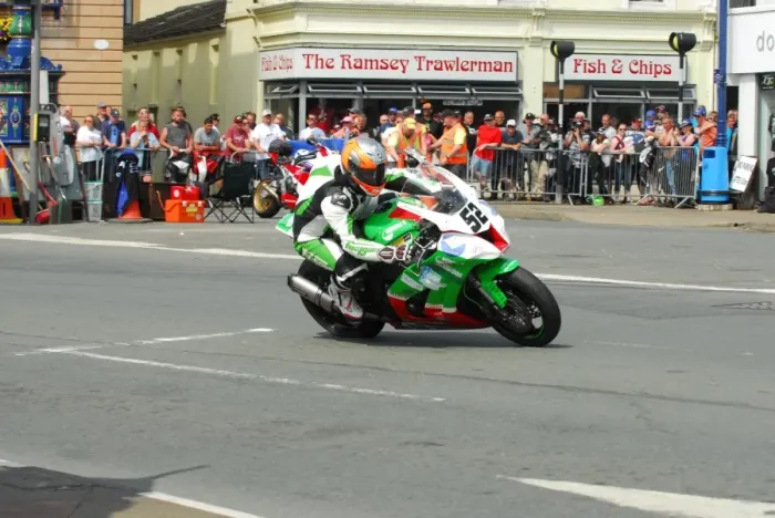 Framed Print : David Sellers (Kawasaki) 2016 Senior TT Framed Print : David Sellers (Kawasaki) 2016 Senior TT