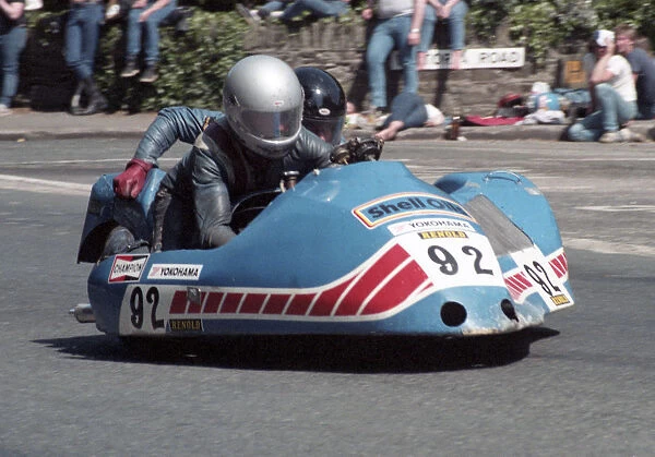 Bill Davie & Rab Hopkins (Yamaha) 1985 Sidecar TT