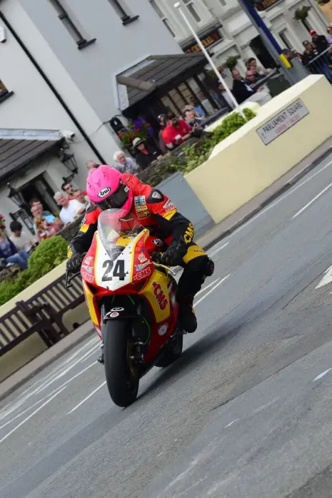 Framed Print : Davy Morgan (Honda) 2014 Senior TT Framed Print : Davy Morgan (Honda) 2014 Senior TT