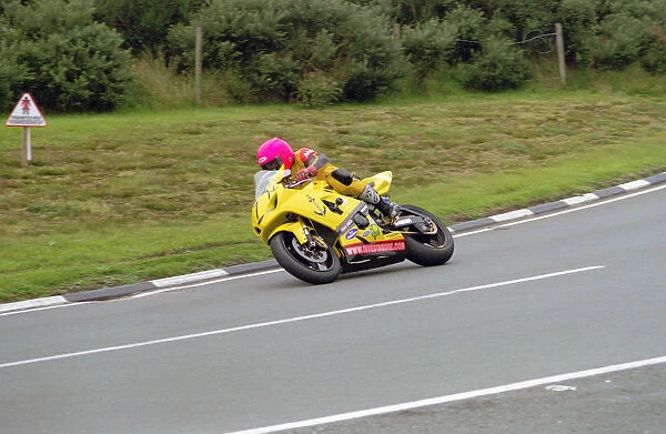 Davy Morgan (Suzuki) 2004 Senior Manx Grand Prix