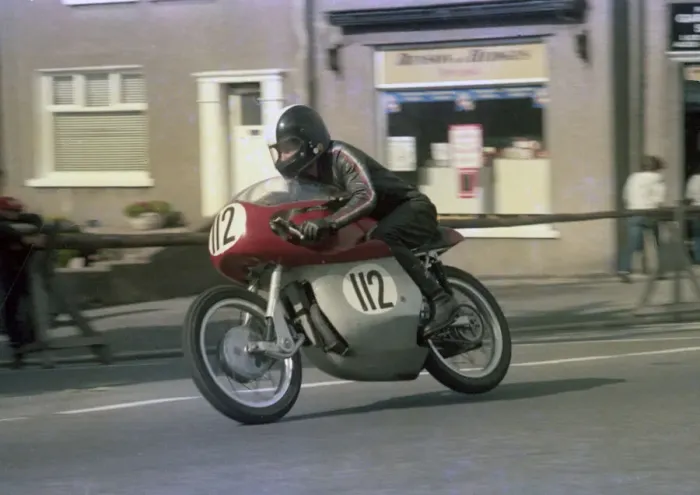 Framed Print : Bill Day (Greeves) 1983 Lightweight Classic Manx Grand Prix