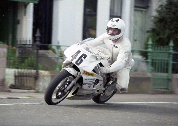 Dean Ashton (Yamaha) 1990 Formula One TT