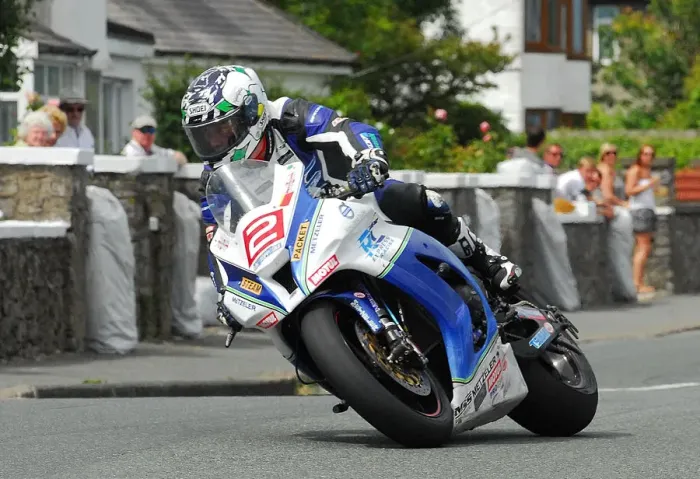 Framed Print : Dean Harrison (Kawasaki) 2014 Southern 100 Framed Print : Dean Harrison (Kawasaki) 2014 Southern 100