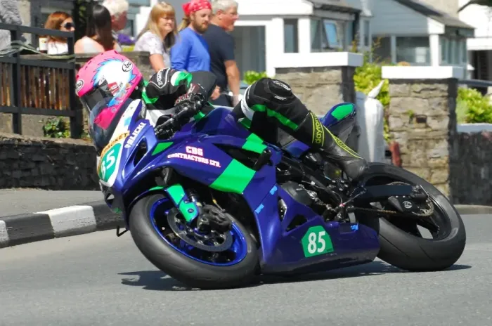 Framed Print : Dean Osborne (Suzuki) 2016 Southern 100 Framed Print : Dean Osborne (Suzuki) 2016 Southern 100