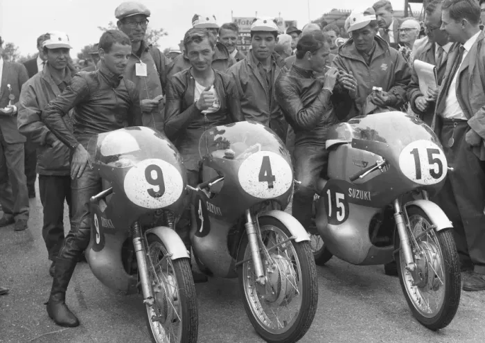 Framed Print : Degner, Anderson, Perris: Suzuki 1-2-3 1963 Ultra Lightweight TT