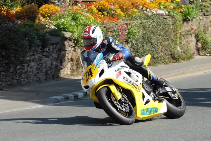 Framed Print : Dennis Booth (Suzuki) 2010 Senior Manx Grand Prix Framed Print : Dennis Booth (Suzuki) 2010 Senior Manx Grand Prix