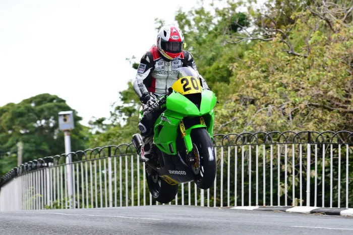 Framed Print : Dennis Booth (Suzuki) 2015 Senior Manx Grand Prix