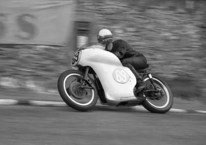 Framed Print : Dennis Craine (Norton) 1963 Junior Manx Grand Prix