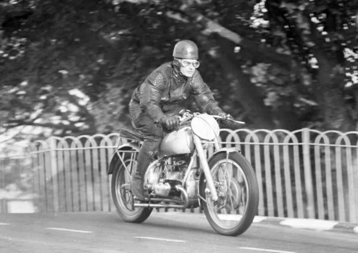 Framed Print : Dennis Hovenden (Douglas) 1950 Junior Clubman TT Framed Print : Dennis Hovenden (Douglas) 1950 Junior Clubman TT