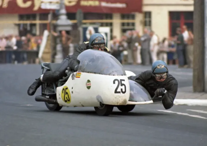 Framed Print : Dennis Keen & G C Hunt (Triumph) 1970 750 Sidecar TT Framed Print : Dennis Keen & G C Hunt (Triumph) 1970 750 Sidecar TT