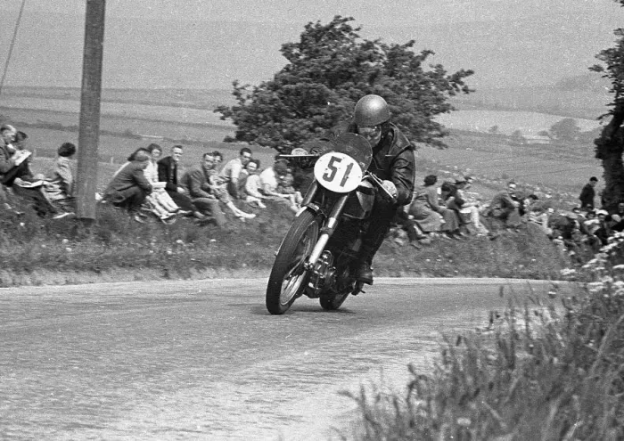 Framed Print : Dennis Lashmar (Norton) 1951 Junior TT Framed Print : Dennis Lashmar (Norton) 1951 Junior TT