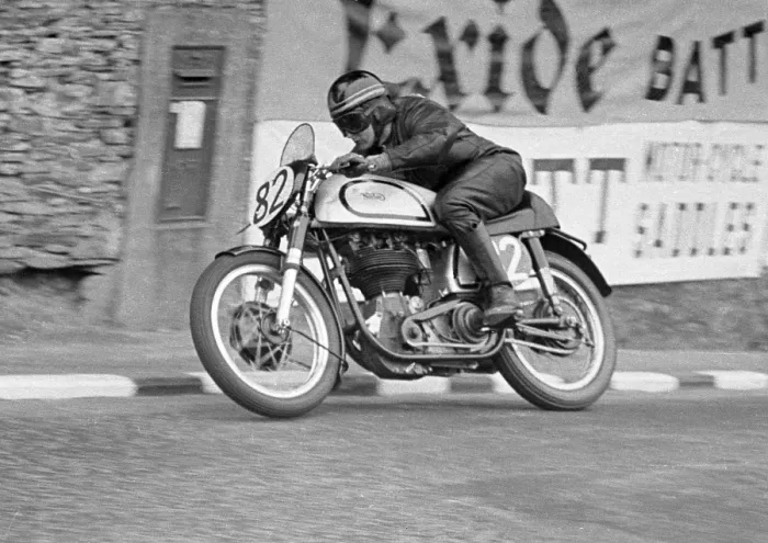 Framed Print : Dennis Lashmar (Norton) 1952 Senior TT Framed Print : Dennis Lashmar (Norton) 1952 Senior TT