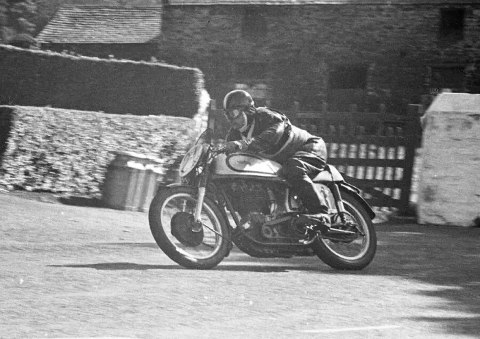 Framed Print : Dennis Parkinson (Norton) 1951 Senior Manx Grand Prix Framed Print : Dennis Parkinson (Norton) 1951 Senior Manx Grand Prix