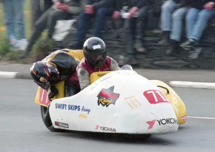 Framed Print : Dennis Proudman & Glyn Jones (Swift Skips Yamaha) 2000 Sidecar TT Framed Print : Dennis Proudman & Glyn Jones (Swift Skips Yamaha) 2000 Sidecar TT