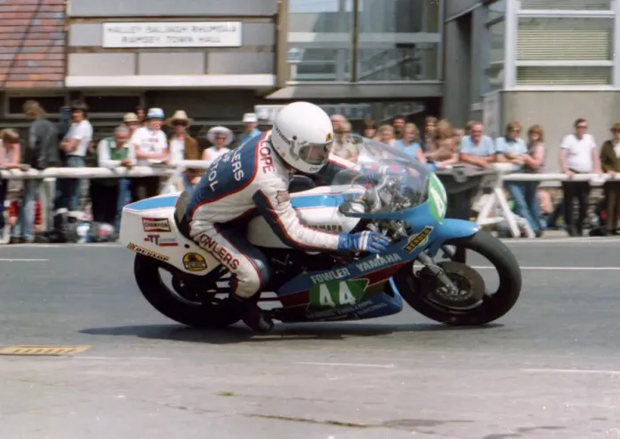 Framed Print : Dennis Trollope (Fowler Yamaha) 1982 Junior TT Framed Print : Dennis Trollope (Fowler Yamaha) 1982 Junior TT