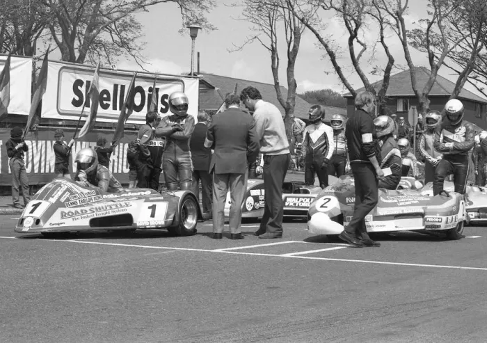 Framed Print : Derek Bayley & Bryan Nixon (Yamaha) and Dave Hallam & Framed Print : Derek Bayley & Bryan Nixon (Yamaha) and Dave Hallam &