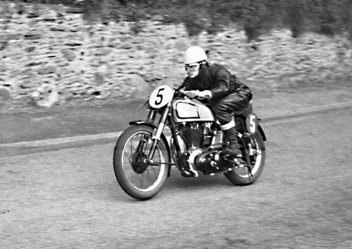Framed Print : Derek Farrant (Norton) 1952 Senior Clubman TT