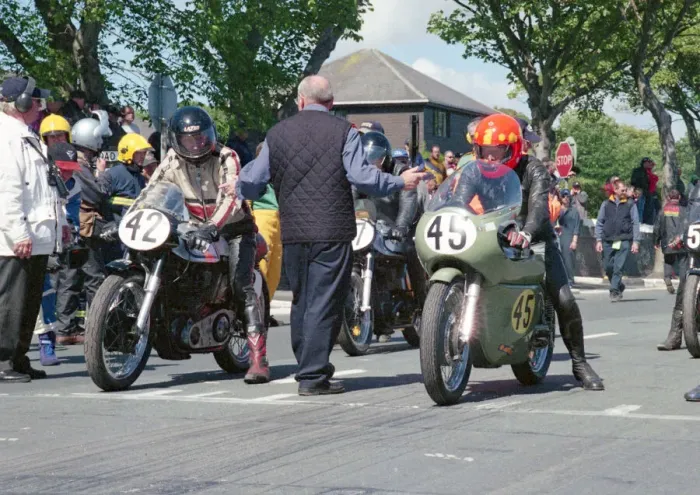Framed Print : Derek Fox (Norton) and Keith Heckles (Norton) 2002 TT Parade Lap Framed Print : Derek Fox (Norton) and Keith Heckles (Norton) 2002 TT Parade Lap