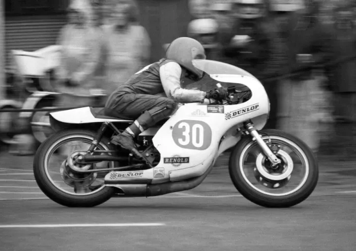 Framed Print : Derek Huxley (Cotton LCRS) 1977 Lightweight TT Framed Print : Derek Huxley (Cotton LCRS) 1977 Lightweight TT