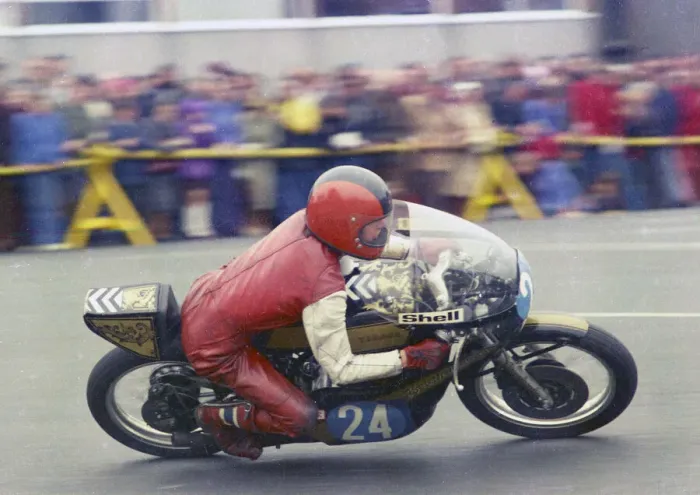 Framed Print : Derek Huxley (Heath Yamaha) 1977 Junior TT Framed Print : Derek Huxley (Heath Yamaha) 1977 Junior TT