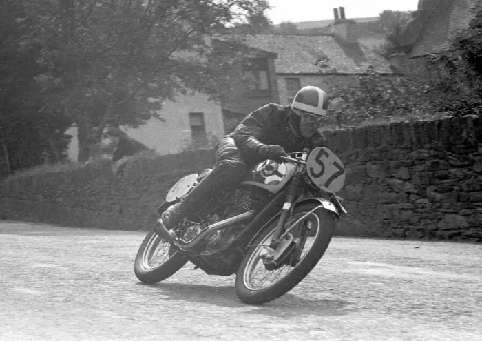 Framed Print : Derek Minter (BSA) 1955 Senior Manx Grand Prix Framed Print : Derek Minter (BSA) 1955 Senior Manx Grand Prix