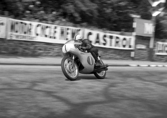 Framed Print : Derek Minter (Honda) 1962 Lightweight TT Framed Print : Derek Minter (Honda) 1962 Lightweight TT