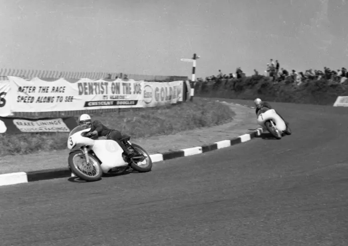 Framed Print : Derek Minter (Norton) & Mike Hailwood (AJS) 1961 Junior TT