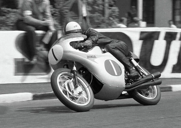 Derek Minter winning the 1962 Lightweight TT