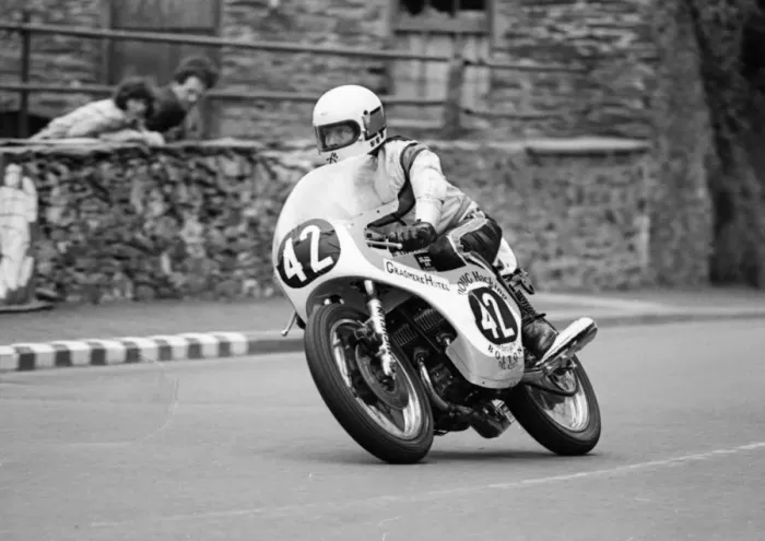 Framed Print : Derek Mortimer (Kawasaki) 1977 Formula 3 TT Framed Print : Derek Mortimer (Kawasaki) 1977 Formula 3 TT