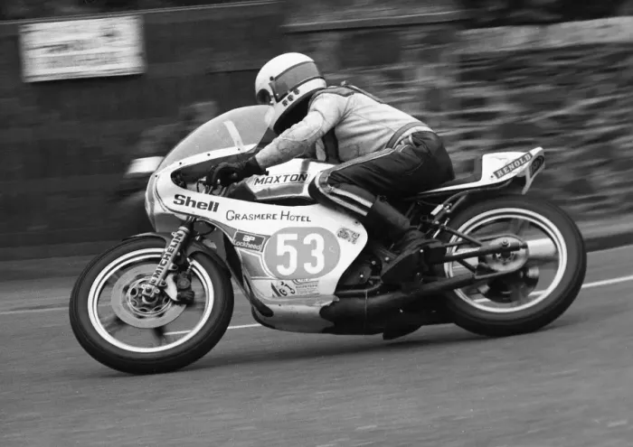 Framed Print : Derek Mortimer (Maxton Yamaha) 1977 Jubilee TT