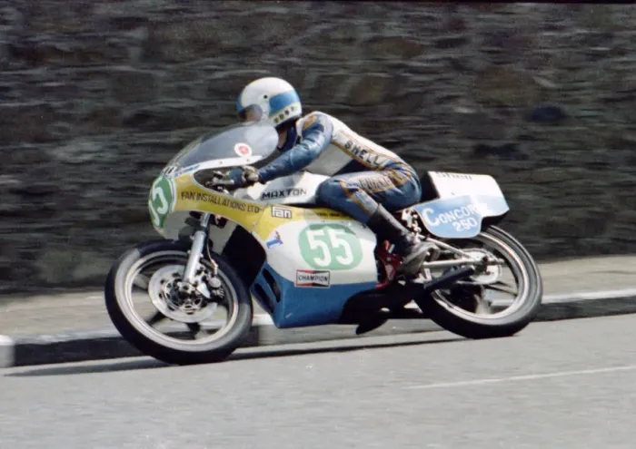 Framed Print : Derek Mortimer (Yamaha) 1979 Junior TT Framed Print : Derek Mortimer (Yamaha) 1979 Junior TT