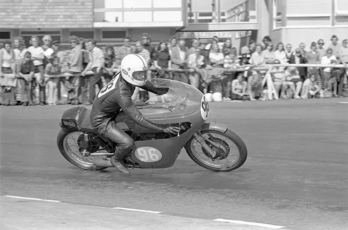 Framed Print : Derek Older (Maxton Norton) 1975 Junior Manx Grand Prix Framed Print : Derek Older (Maxton Norton) 1975 Junior Manx Grand Prix