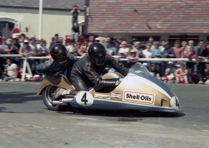 Framed Print : Derek Plummer Brian Marris Ireson Yamaha 1985 Sidecar TT