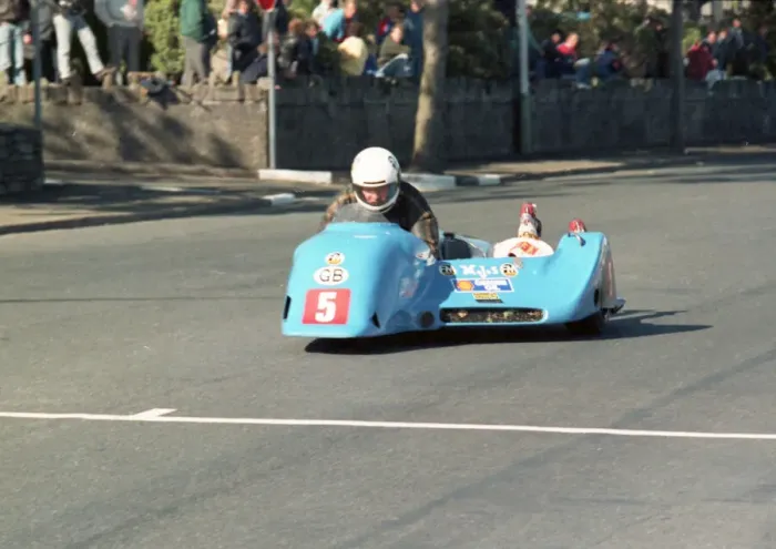 Framed Print : Derek Plummer & Gareth Keep (Kawasaki) 1990 Sidecar TT Framed Print : Derek Plummer & Gareth Keep (Kawasaki) 1990 Sidecar TT