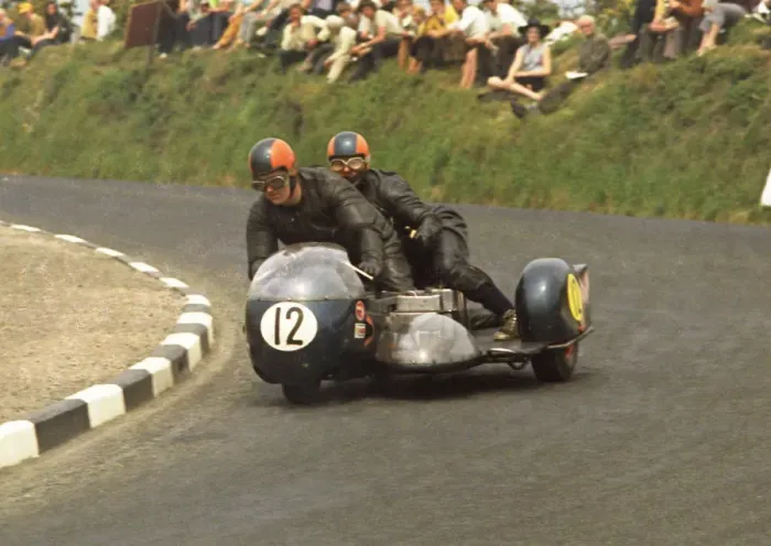 Framed Print : Derek Plummer & Malcolm Brett (Kettle Triumph) 1970 750 Sidecar TT Framed Print : Derek Plummer & Malcolm Brett (Kettle Triumph) 1970 750 Sidecar TT