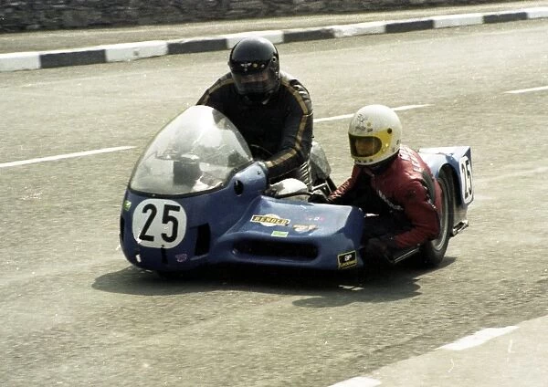Derek Plummer & Roger Tomlinson (Kawasaki) 1980 Sidecar TT