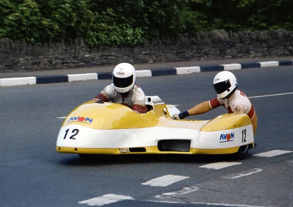 Derek Rumble jnr & Gareth Keep (Yamaha) 1989 Sidecar TT