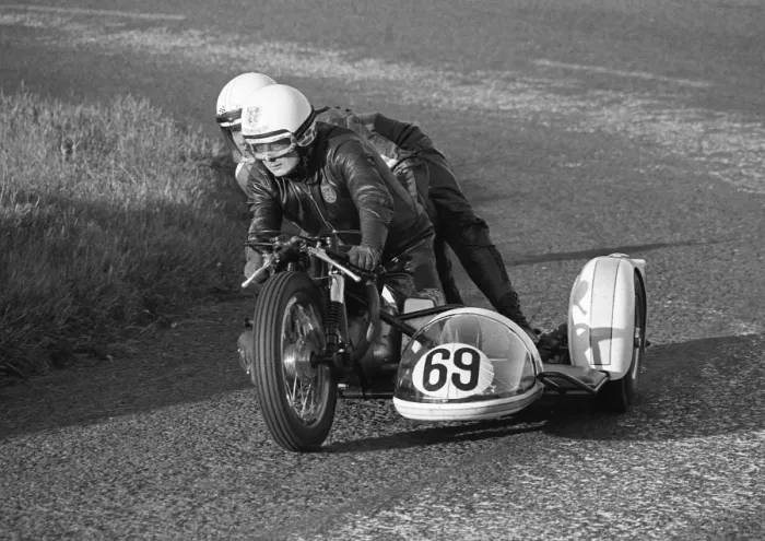 Framed Print : Derek Rumble & Vince Biggs (Rumble BSA) 1972 750 Sidecar TT Framed Print : Derek Rumble & Vince Biggs (Rumble BSA) 1972 750 Sidecar TT