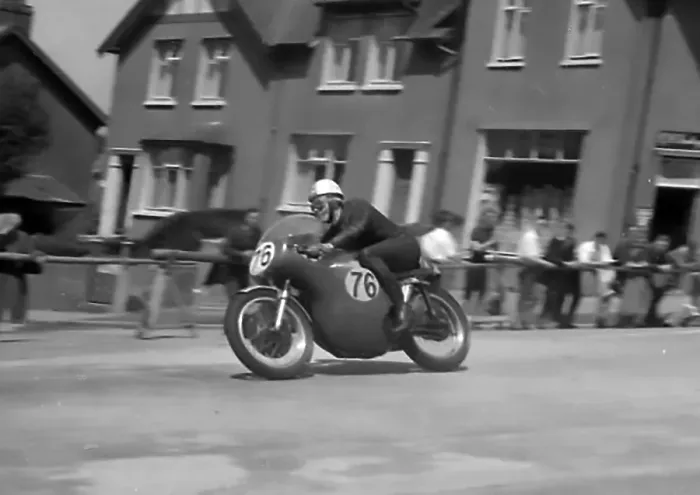 Framed Print : Derek Russell (Norton) 1960 Senior TT Framed Print : Derek Russell (Norton) 1960 Senior TT